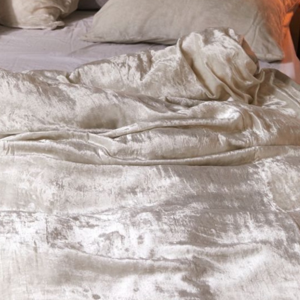 NWOT Urban Outfitters TWIN XL Skye Velvet Duvet